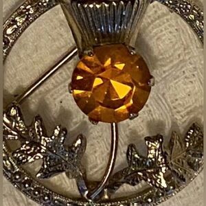Ladies vintage 1950s amber topaz piper pin